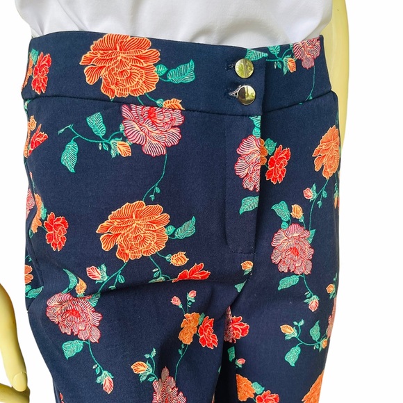 Pants Capri Chico’s Navy Blue Secret Stretch Waist Floral - Picture 6 of 10